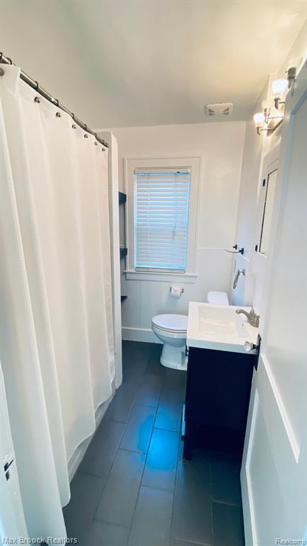 465 E OAKRIDGE #1 Street, Ferndale, MI 48220 — Photo 11