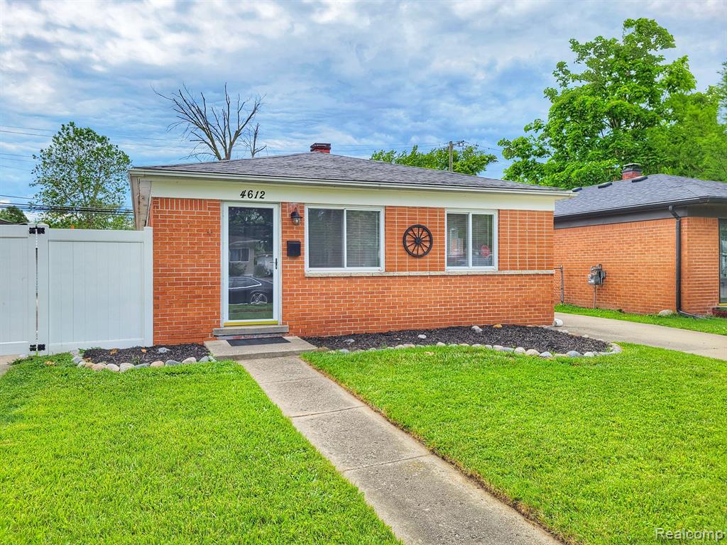 4612 KATHERINE Street, Dearborn Heights, MI 48125 — Photo 4