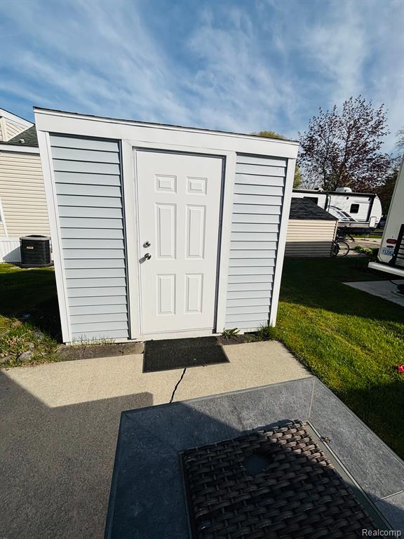 5252 FREDRICKSBURG Lane, Lexington, MI 48450 — Photo 8