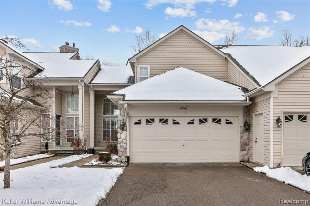 2527 PINE Drive, Wixom, MI 48393 — Photo 2