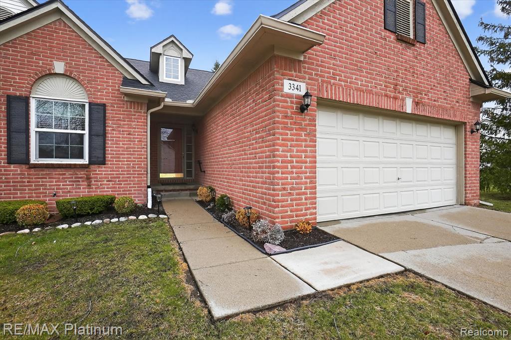 3341 DEWDROP, Howell, MI 48843 — front exterior