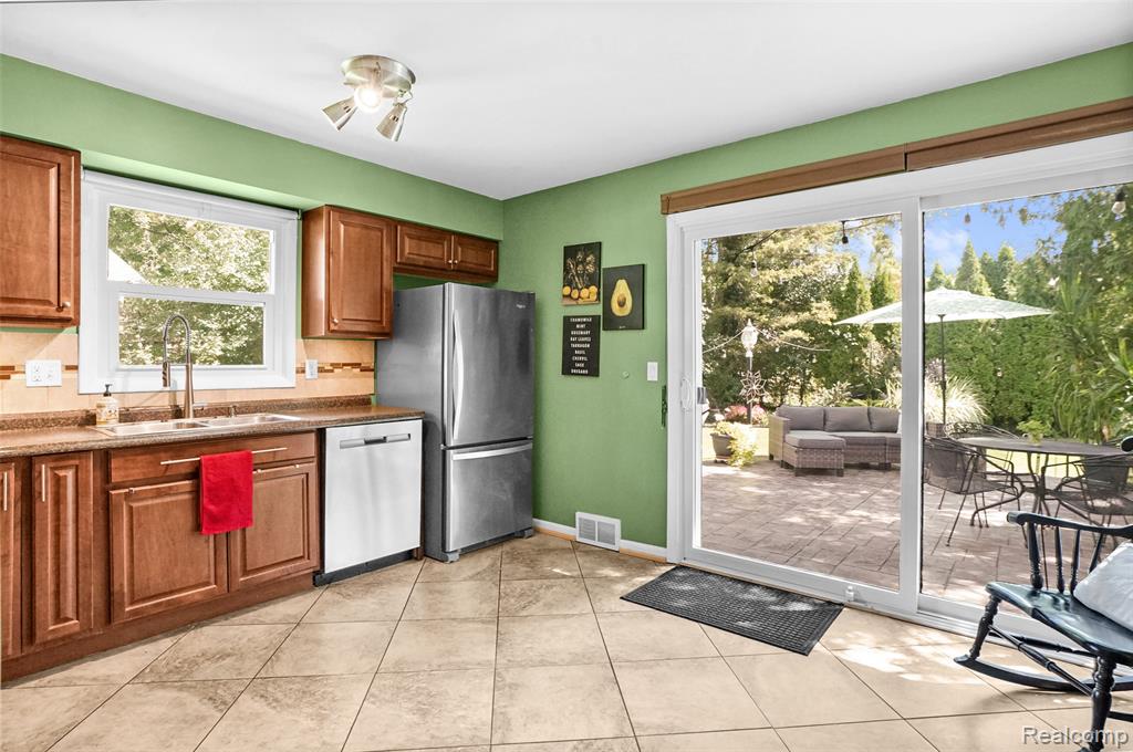 4714 Butler Drive, Troy, MI 48085 — Photo 9