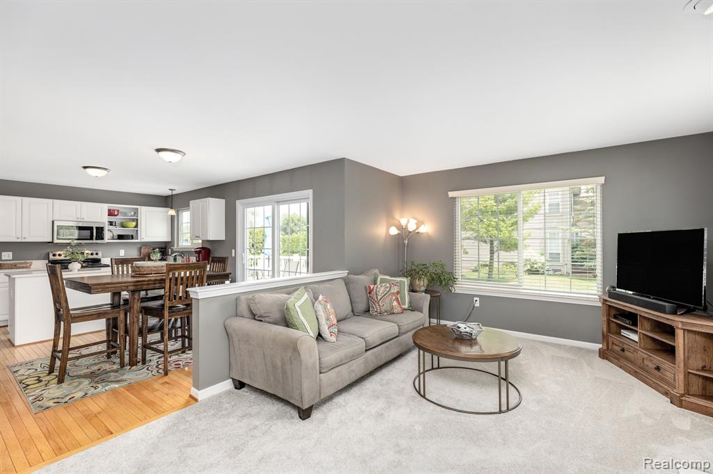 1018 SHETLAND Drive, South Lyon, MI 48178 — Photo 10