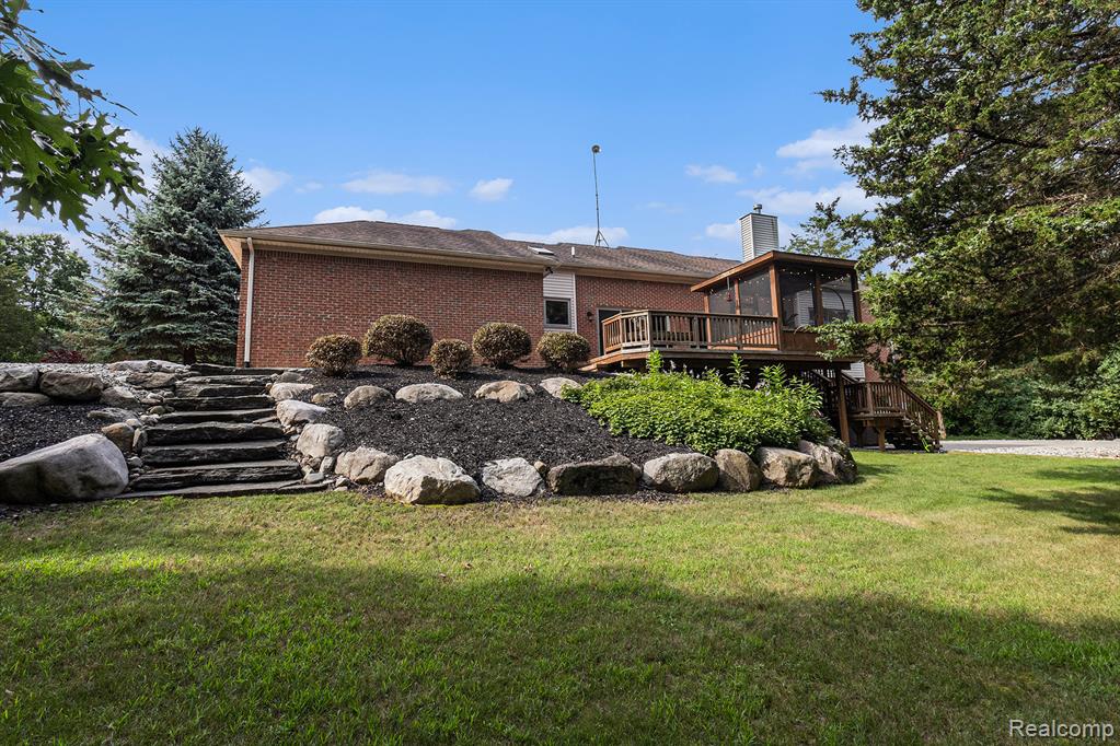 6439 Cohoctah Road, Fenton, MI 48430 — Photo 34