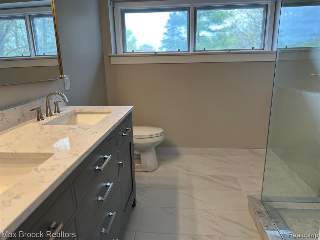 4347 FOXPOINTE Drive, West Bloomfield, MI 48323 — Photo 11