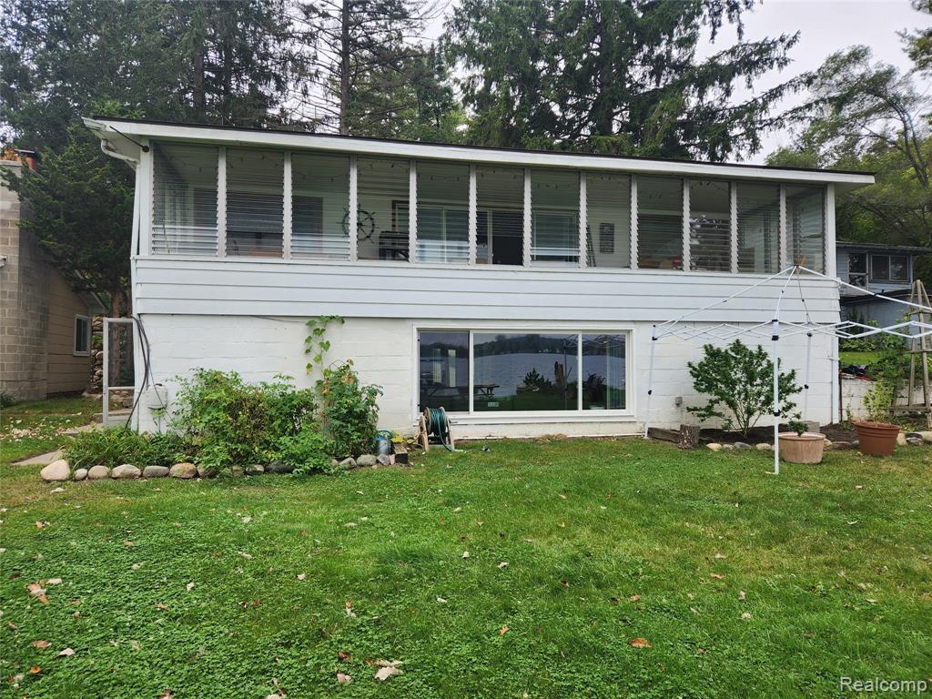 8463 Hillpoint Drive, Brighton, MI 48116 — front exterior