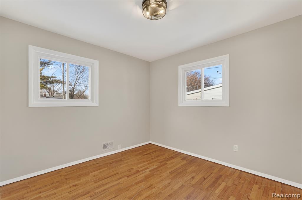 735 Elmwood Drive, Fenton, MI 48430 — Photo 23