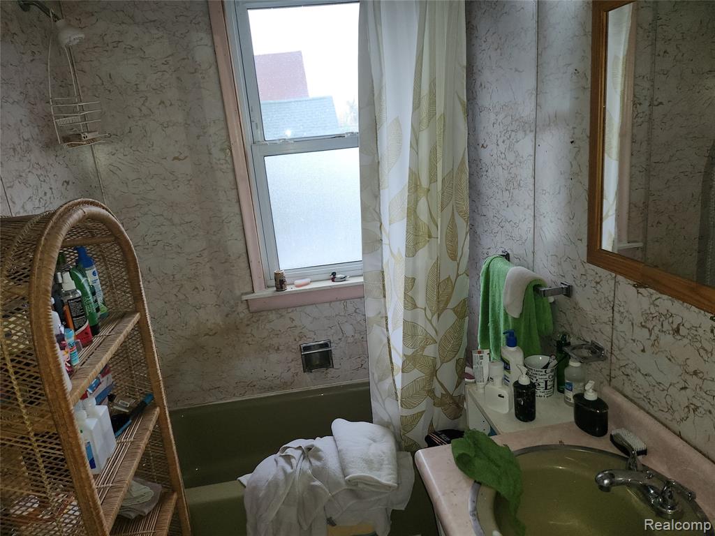 585 Owen Street, Detroit, MI 48202 — Photo 17