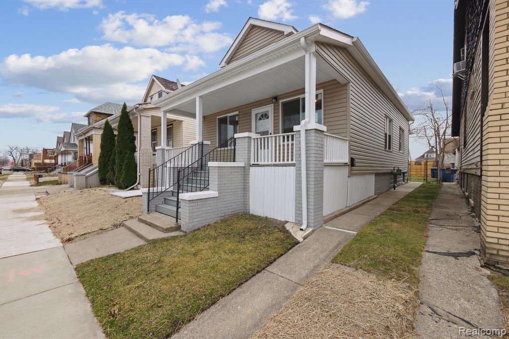 5014 BELMONT Street, Hamtramck, MI 48212 — Photo 2