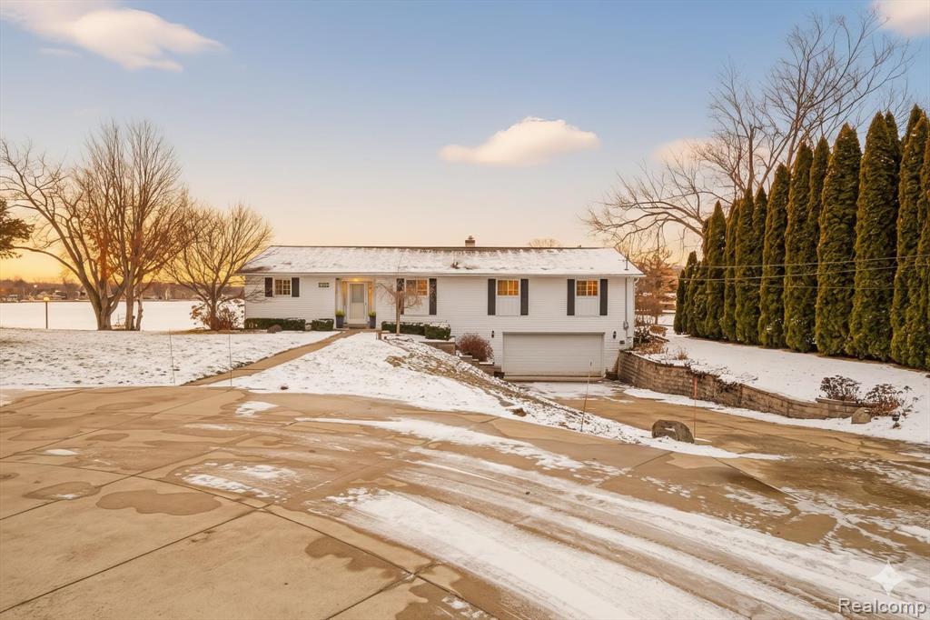 5124 Driftwood Drive, Commerce Twp, MI 48382 — front exterior