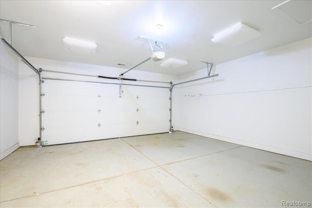 5010 Sandalwood Drive, Grand Blanc, MI 48439 — Photo 17