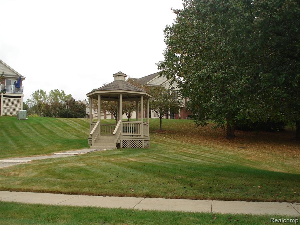 1924 FLAGSTONE Circle, Rochester, MI 48307 — Photo 20