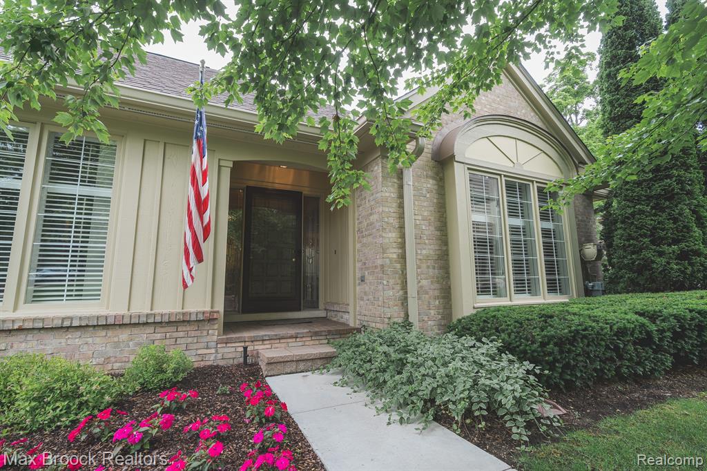 2426 HICKORY GLEN Drive, Bloomfield Hills, MI 48304 — Photo 4