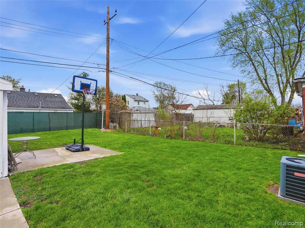 2112 Reo Avenue, Lincoln Park, MI 48146 — Photo 22