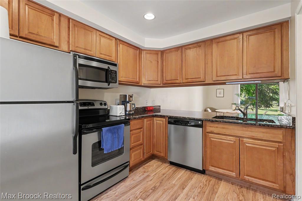 1669 Wimbledon Drive, Walled Lake, MI 48390 — Photo 19