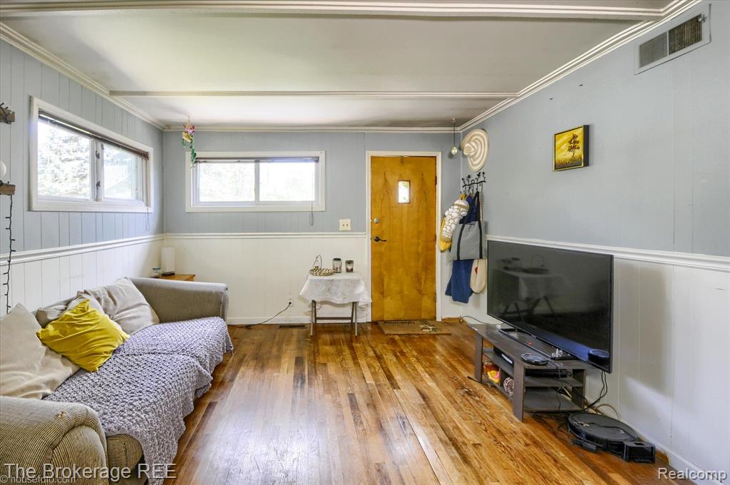 703 CEDARLAWN Road, Waterford, MI 48328 — Photo 10