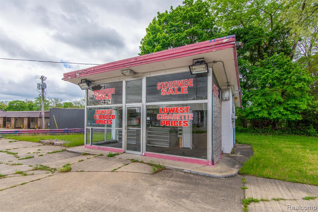 70 W CARLETON Road, Hillsdale, MI 49242 — front exterior