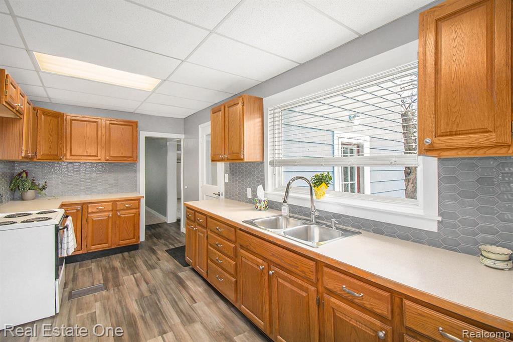 54 DIVISION Street, Oxford, MI 48371 — Photo 3