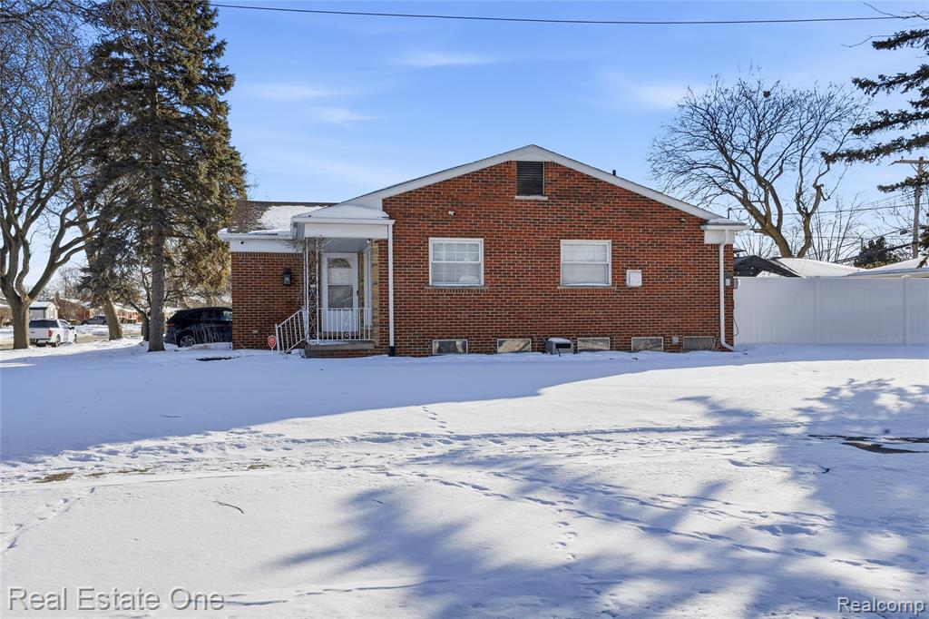 6341 N Charlesworth Street, Dearborn Heights, MI 48127 — Photo 2