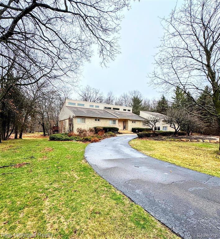 3989 S Shore Drive, Commerce Twp, MI 48382 — Photo 2