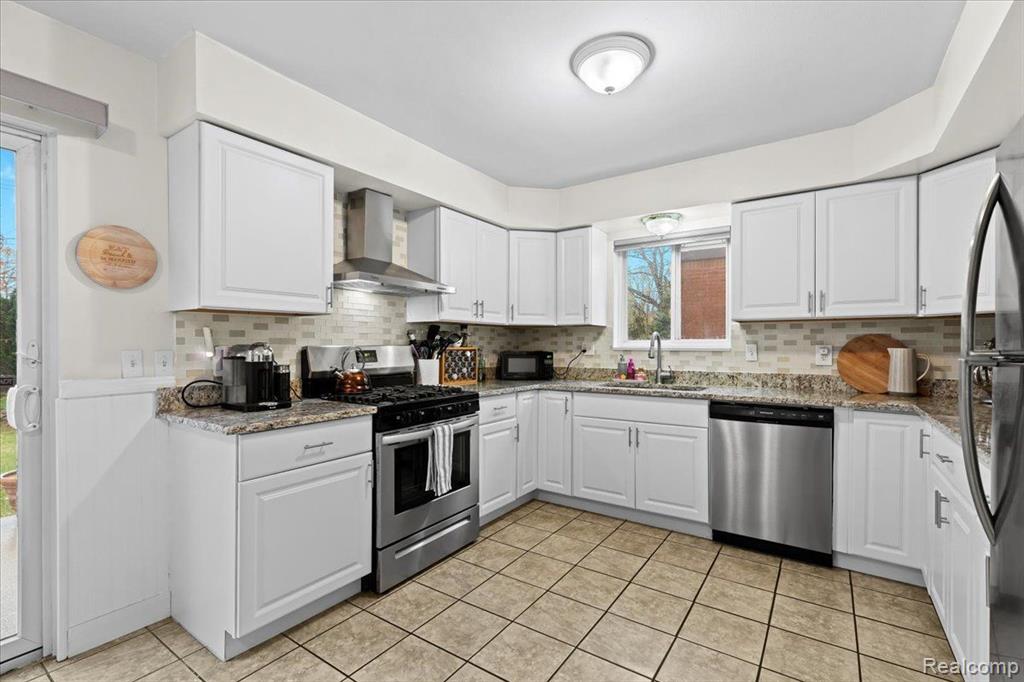 4724 S TUXEDO Drive, Warren, MI 48092 — Photo 8