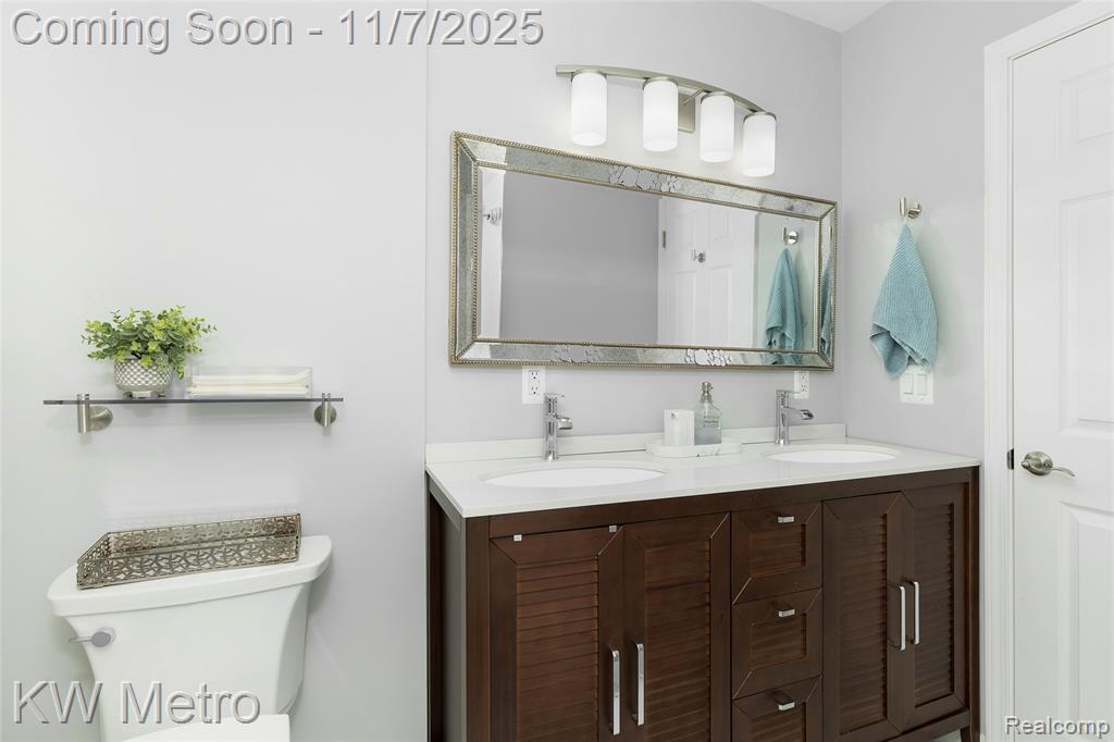 5338 Berwyck Drive, Troy, MI 48085 — Photo 32