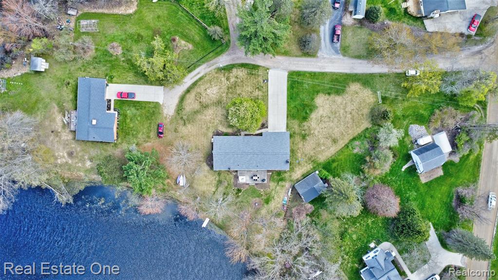 327 Coats Road, Lake Orion, MI 48362 — Photo 57