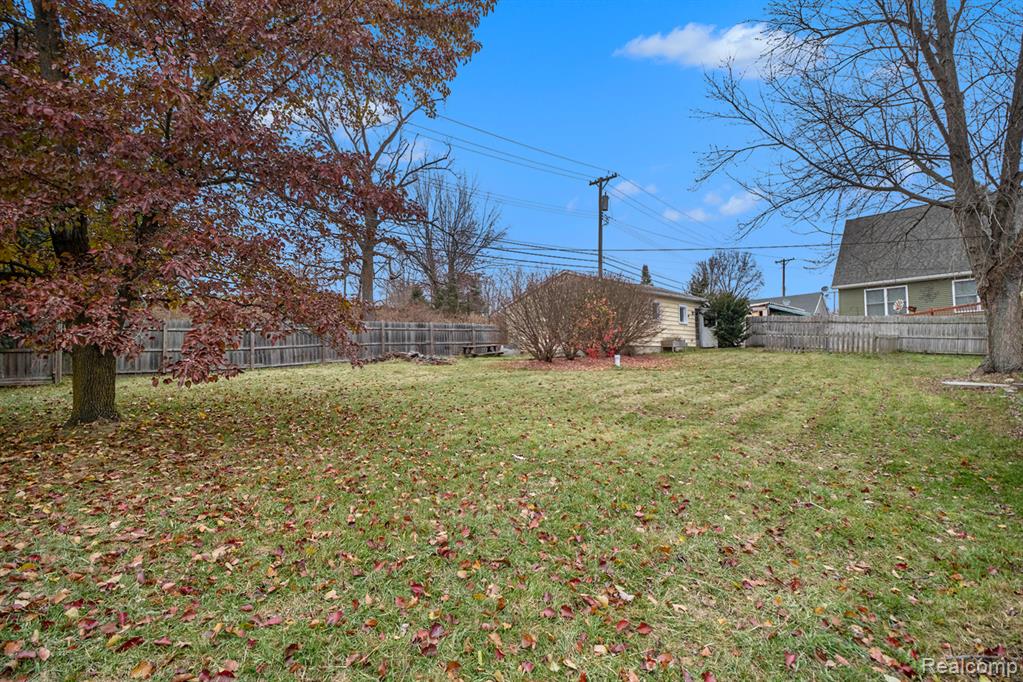 242 BROADWAY, Davisburg, MI 48350 — Photo 27