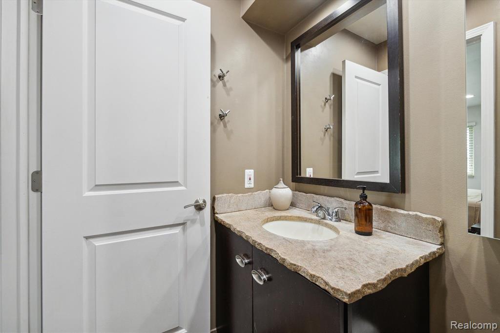 427 Rolling Green Circle S, Rochester Hills, MI 48309 — Photo 29