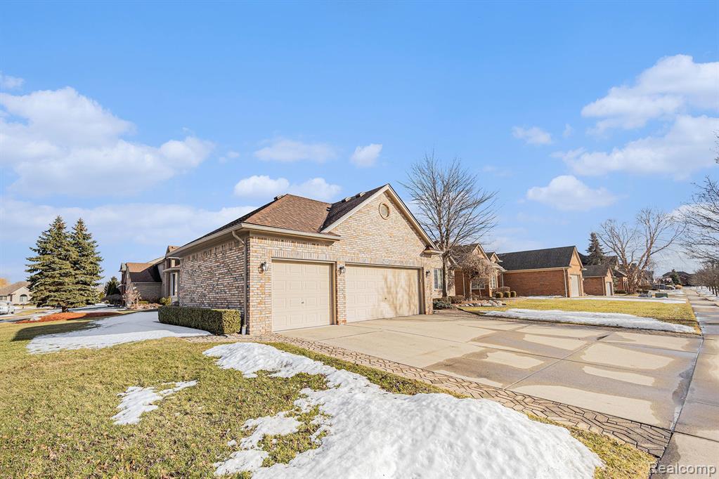 50190 MAGDALINA Drive, Macomb, MI 48044 — Photo 5