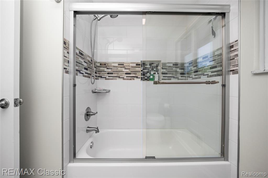 5651 Warrenshire Drive, West Bloomfield, MI — Photo 37