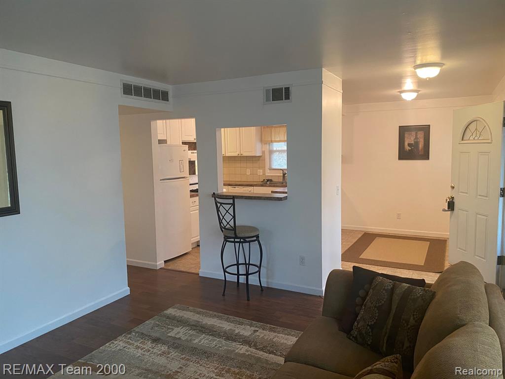 4981 PARDEE Avenue, Dearborn Heights, MI 48125 — Photo 7
