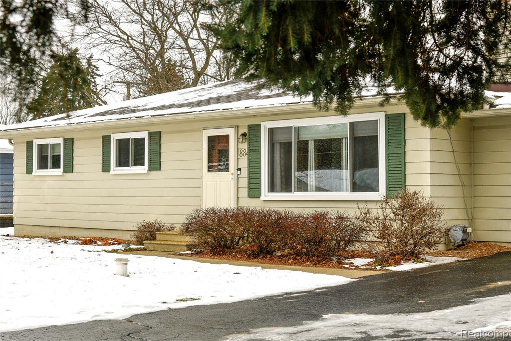 884 Eugene Drive, Oxford, MI 48371 — Photo 2