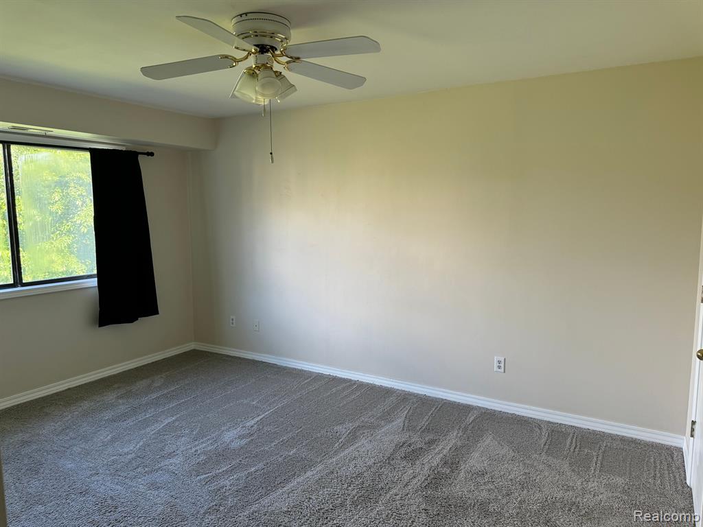 30060 W 12 MILE Road, 89, Farmington Hills, MI 48334 — Photo 9