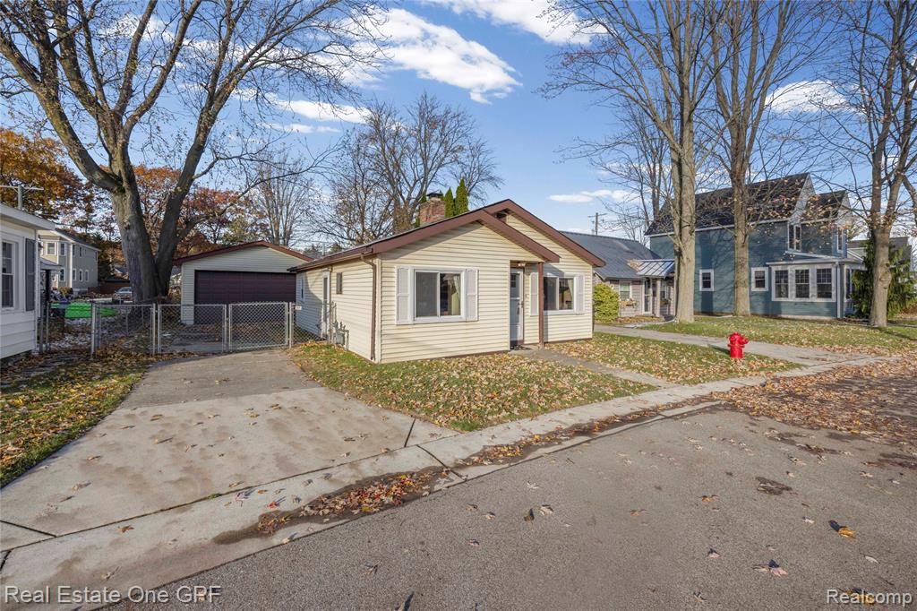 3004 Maplewood Drive, Fort Gratiot, MI 48059 — Photo 2