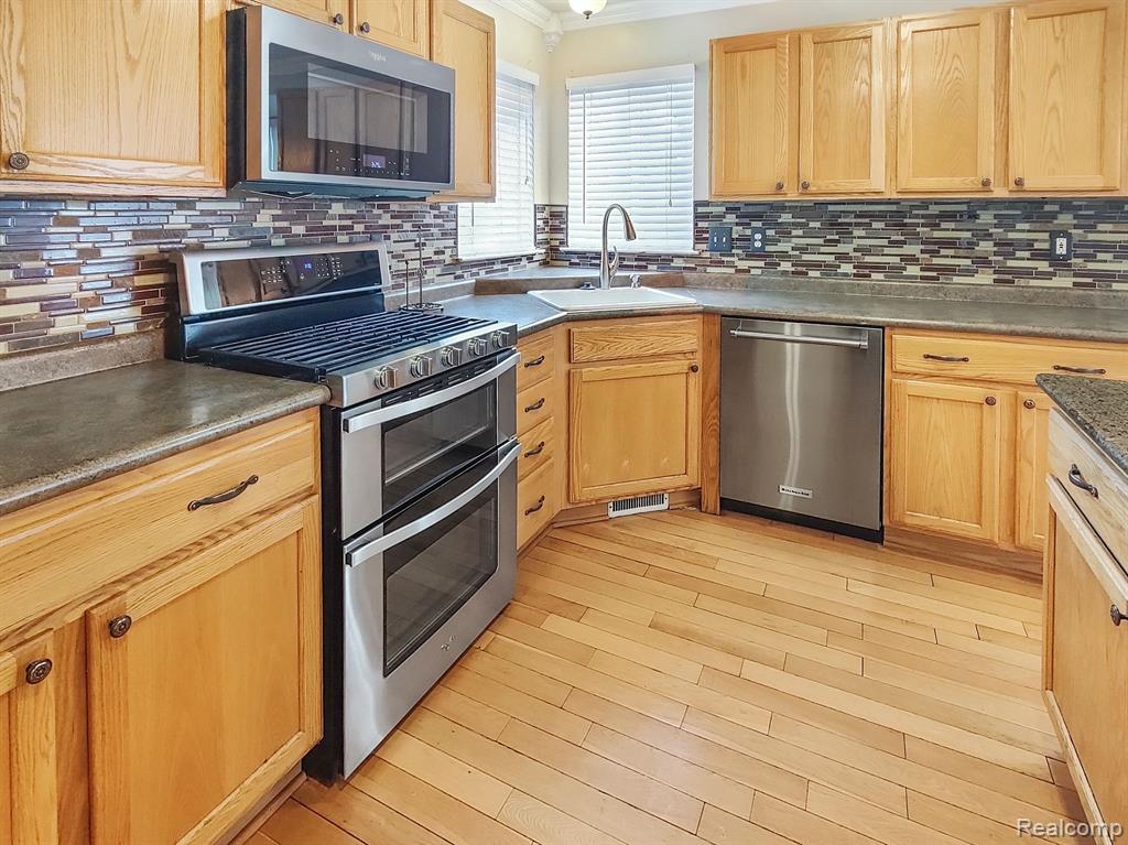 7165 WESTMINSTER Circle, Grand Blanc, MI 48439 — Photo 7