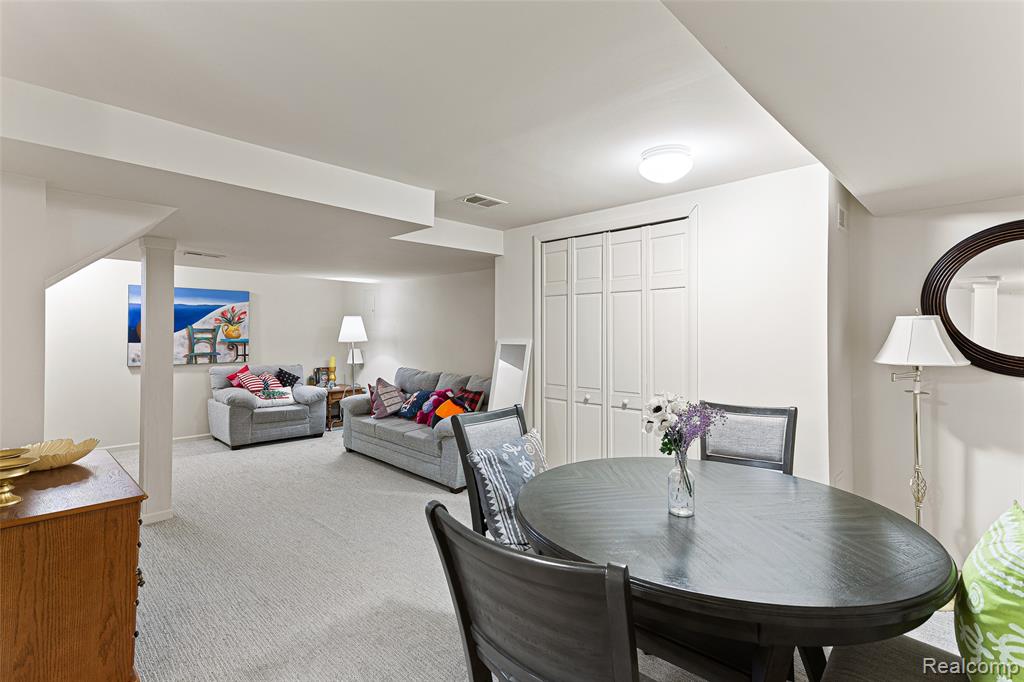1033 Calpernia, Wixom, MI — Photo 33