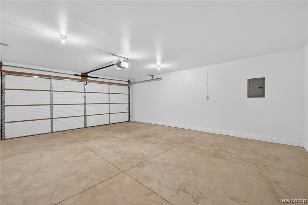 31005 Gregory Street, Grand Blanc, MI 48439 — Photo 37