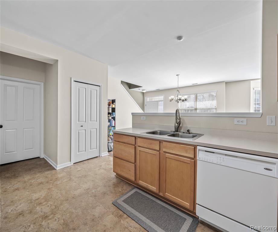 47624 Pembroke Drive, Canton, MI 48188 — Photo 12