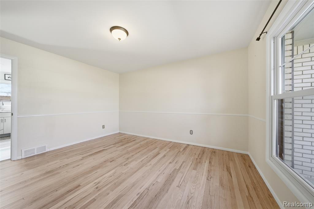31018 Pickwick Lane, Beverly Hills, MI 48025 — Photo 24