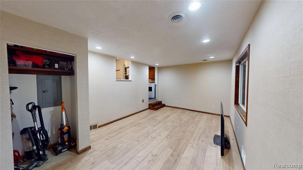 5465 Johnson Road, Flushing, MI 48433 — Photo 29