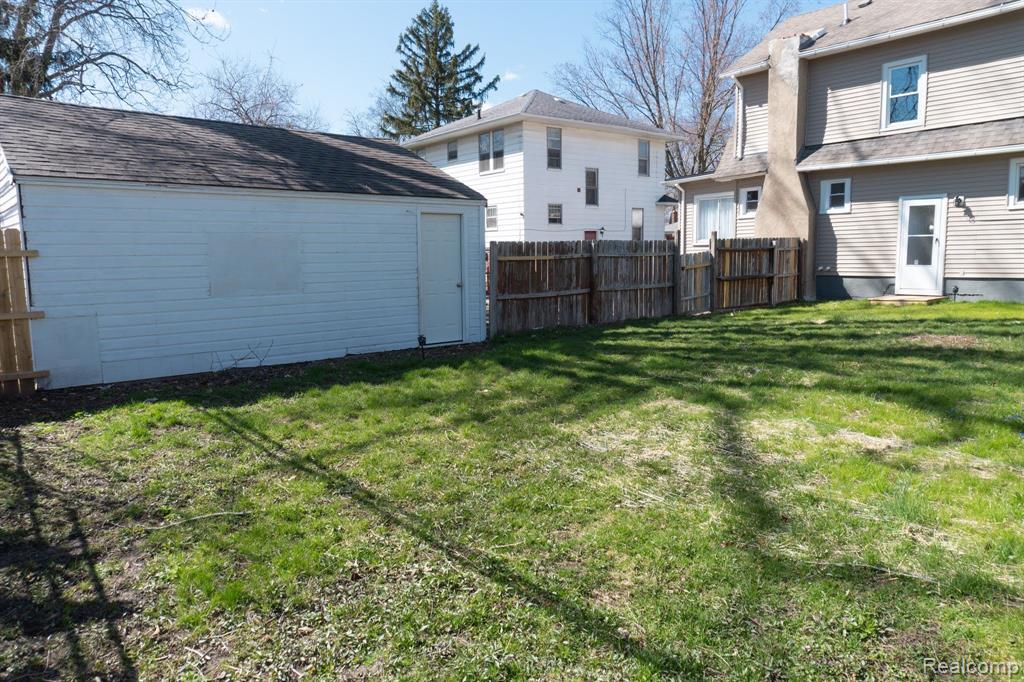 432 BUCKINGHAM Avenue, Flint, MI 48507 — Photo 4