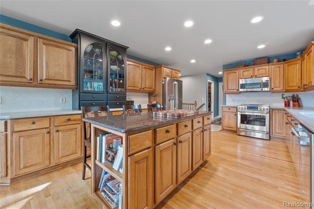 225 Redwood Lane, Leonard, MI 48367 — Photo 10