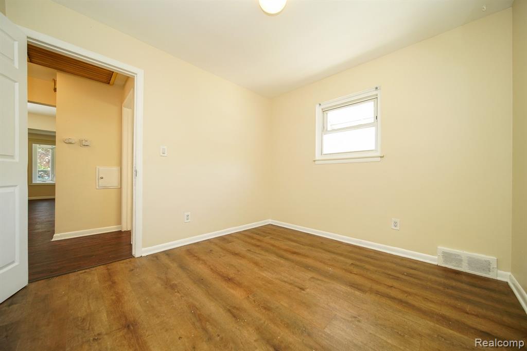 4620 DUDLEY Street, Dearborn Heights, MI 48125 — Photo 38