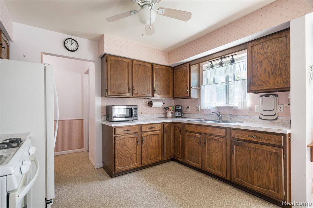 6157 Coventry Drive, Swartz Creek, MI 48473 — Photo 10