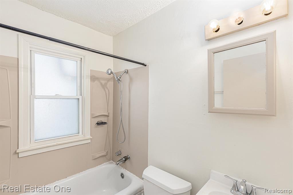7251 Hudson Avenue, Warren, MI 48091 — Photo 10
