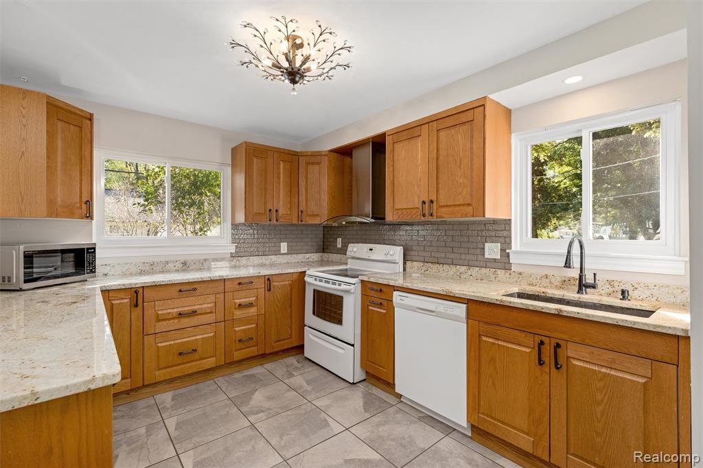 4953 Rioview Drive, Clarkston, MI — Photo 6