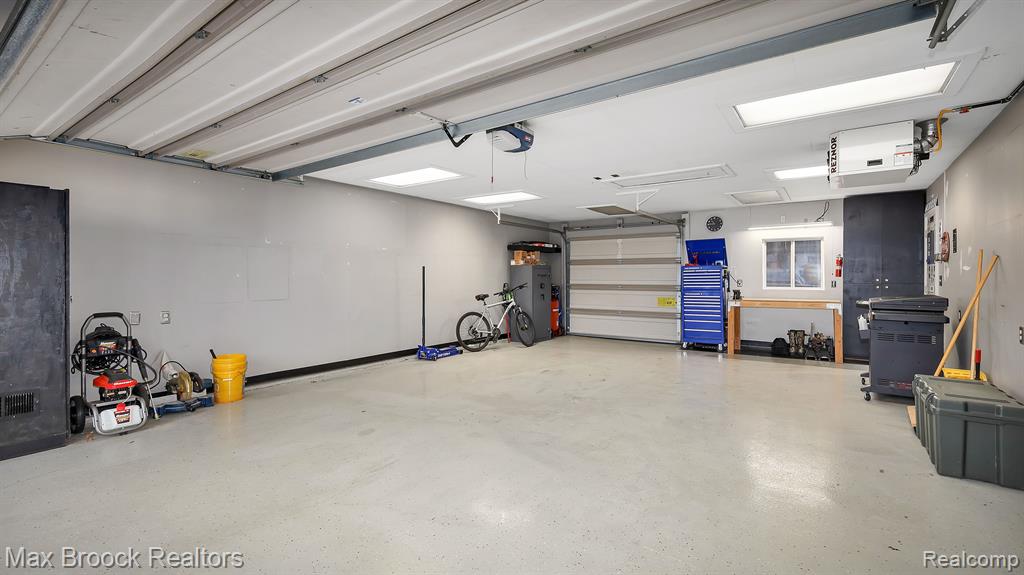 9681 LISTERIA Street, Commerce Twp, MI 48382 — Photo 10