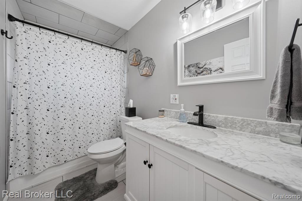 694 Ferndale Avenue, Lake Orion, MI 48362 — Photo 6