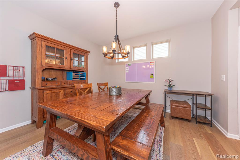 806 LAKE WOODS Drive, Canton, MI 48188 — Photo 11